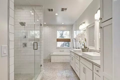 Bath - 3444 Garfield Ave, Carmichael, CA 95608 photo 1 of 8