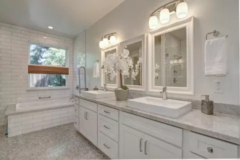 Bath - 3444 Garfield Ave, Carmichael, CA 95608 photo 2 of 8