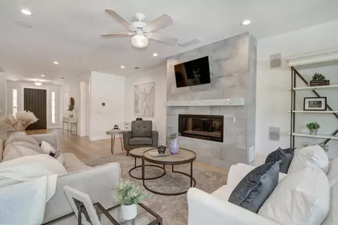 Living - 3444 Garfield Ave, Carmichael, CA 95608 photo 4 of 5