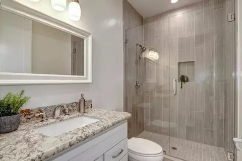 Bath - 3444 Garfield Ave, Carmichael, CA 95608 photo 7 of 8