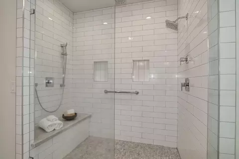 Bath - 3444 Garfield Ave, Carmichael, CA 95608 photo 3 of 8