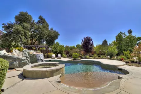 Exterior - 3444 Garfield Ave, Carmichael, CA 95608 photo 5 of 26