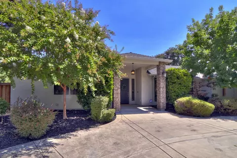 Exterior - 3444 Garfield Ave, Carmichael, CA 95608 photo 2 of 26