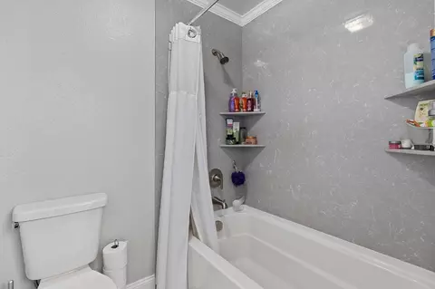 Bath - 801 Eastridge Dr, Modesto, CA 95355 photo 2 of 4