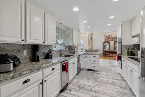 Kitchen - 801 Eastridge Dr, Modesto, CA 95355 photo 2 of 4