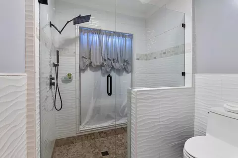 Bath - 801 Eastridge Dr, Modesto, CA 95355 photo 4 of 4