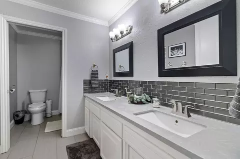 Bath - 801 Eastridge Dr, Modesto, CA 95355 photo 1 of 4