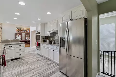 Kitchen - 801 Eastridge Dr, Modesto, CA 95355 photo 3 of 4