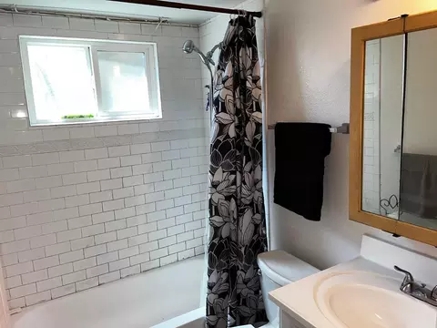 Bath - 126 W 23rd St, Tracy, CA 95376 photo 1 of 2