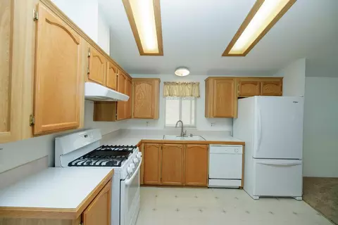 Kitchen - 20 Schooner Ln, Modesto, CA 95356 photo 2 of 5