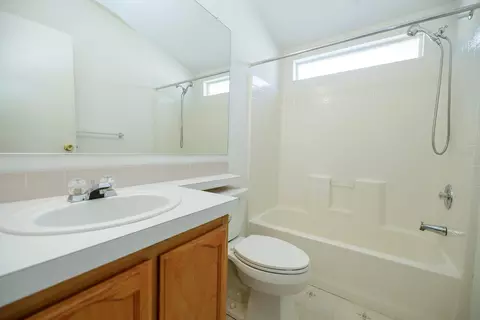 Bath - 20 Schooner Ln, Modesto, CA 95356 photo 3 of 3