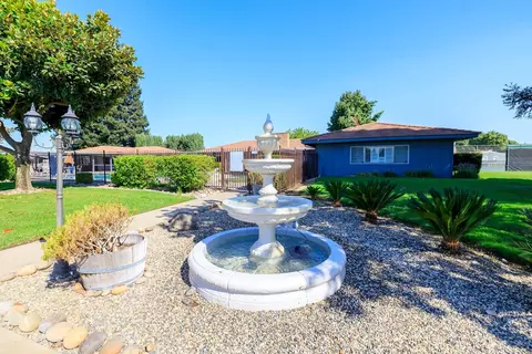 Exterior - 20 Schooner Ln, Modesto, CA 95356 photo 5 of 8