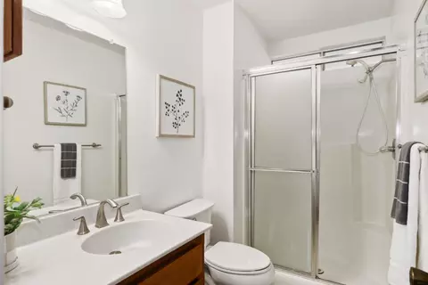 Bath - 605 Isla Pl, Davis, CA 95616 photo 1 of 3