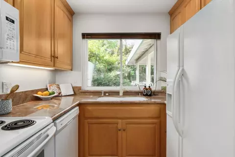 Kitchen - 605 Isla Pl, Davis, CA 95616 photo 3 of 6