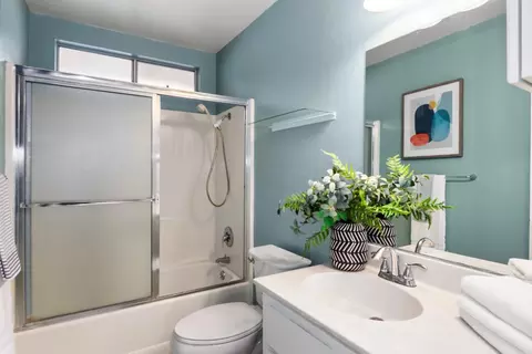 Bath - 605 Isla Pl, Davis, CA 95616 photo 3 of 3