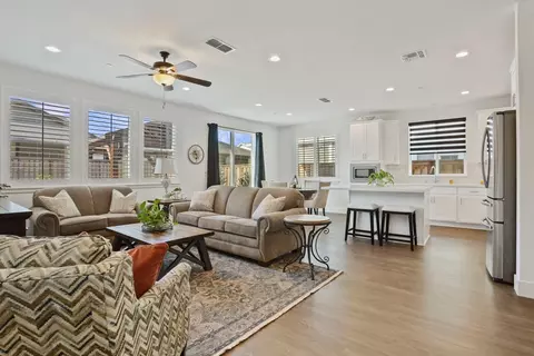 Entry Way - 650 Heathridge St, Manteca, CA 95336 photo 3 of 3