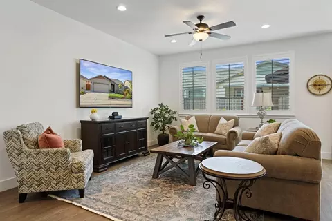 Living - 650 Heathridge St, Manteca, CA 95336 photo 1 of 2