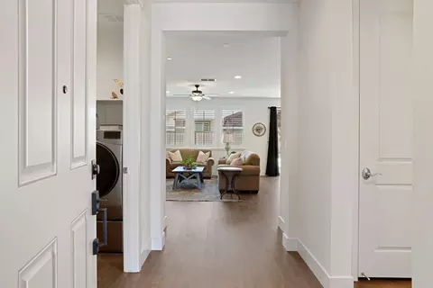 Entry Way - 650 Heathridge St, Manteca, CA 95336 photo 2 of 3