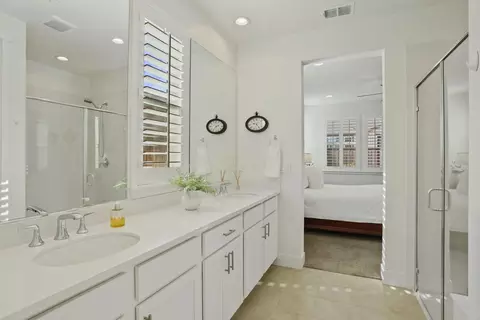 Bath - 650 Heathridge St, Manteca, CA 95336 photo 1 of 4