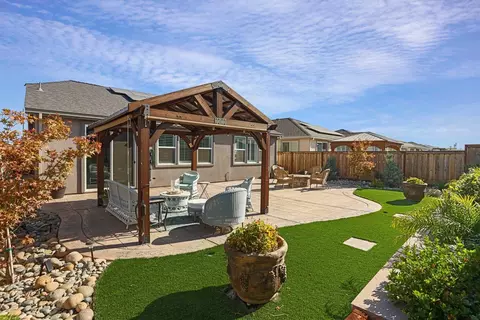Exterior - 650 Heathridge St, Manteca, CA 95336 photo 2 of 15