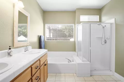 Bath - 1850 Madelynne, Turlock, CA 95382 photo 3 of 5