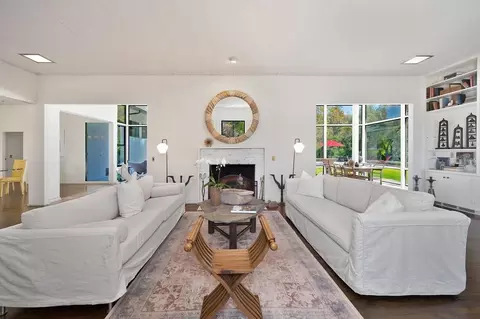 Living - 13870 River Rd, Walnut Grove, CA 95690 photo 3 of 5