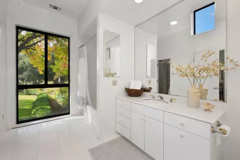 Bath - 13870 River Rd, Walnut Grove, CA 95690 photo 3 of 4