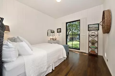 Bedroom - 13870 River Rd, Walnut Grove, CA 95690 photo 2 of 5