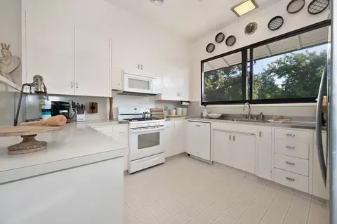 Kitchen - 13870 River Rd, Walnut Grove, CA 95690 photo 3 of 4