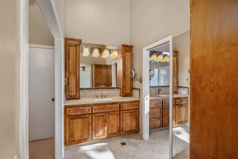 Bath - 3424 Wycliffe Dr, Modesto, CA 95355 photo 2 of 6