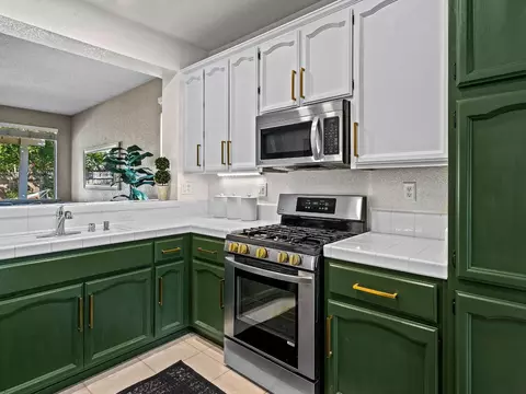 Kitchen - 417 Weider Ct, Folsom, CA 95630 photo 3 of 4