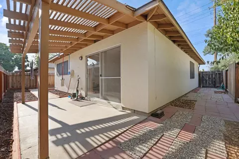 Exterior - 1900 Floyd Ave, Modesto, CA 95355 photo 4 of 11