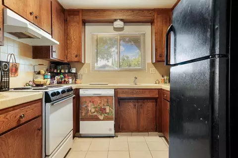 Kitchen - 1900 Floyd Ave, Modesto, CA 95355 photo 3 of 3