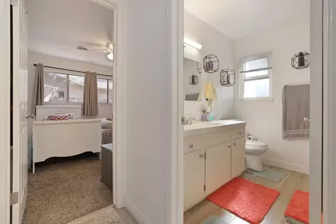Entry Way - 1900 Floyd Ave, Modesto, CA 95355 photo 4 of 12
