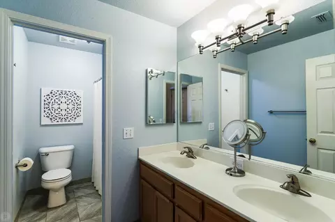 Bath - 2161 David Ernest Ct, Tracy, CA 95377 photo 5 of 5