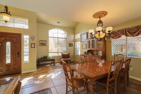 Entry Way - 2161 David Ernest Ct, Tracy, CA 95377 photo 2 of 8