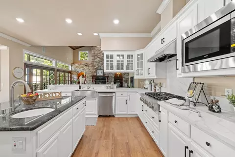 Kitchen - 103 Wolf Point Ct, Folsom, CA 95630 photo 3 of 5