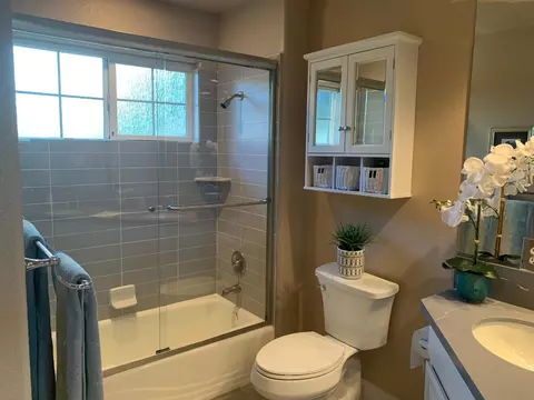 Bath - 103 Wolf Point Ct, Folsom, CA 95630 photo 5 of 7