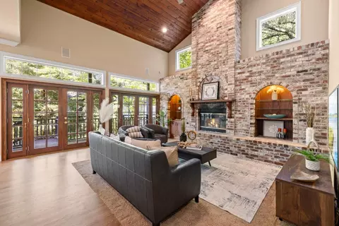 Living - 103 Wolf Point Ct, Folsom, CA 95630 photo 4 of 5