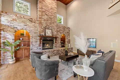 Living - 103 Wolf Point Ct, Folsom, CA 95630 photo 3 of 5