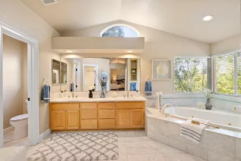 Bath - 103 Wolf Point Ct, Folsom, CA 95630 photo 6 of 7
