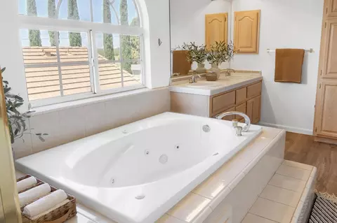 Bath - 3421 Morro Bay Ave, Davis, CA 95616 photo 4 of 7