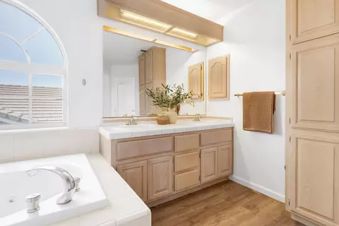 Bath - 3421 Morro Bay Ave, Davis, CA 95616 photo 3 of 7
