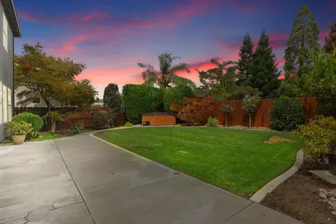 Exterior - 423 Perlegos Way, Lodi, CA 95240 photo 2 of 3