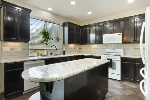 Kitchen - 423 Perlegos Way, Lodi, CA 95240 photo 3 of 3