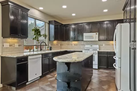 Kitchen - 423 Perlegos Way, Lodi, CA 95240 photo 2 of 3
