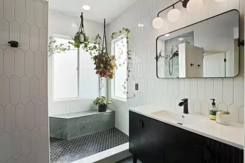 Bath - 423 Perlegos Way, Lodi, CA 95240 photo 1 of 4