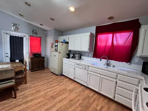 Kitchen - 3217 Jeanette Ct, Tracy, CA 95376 photo 2 of 4