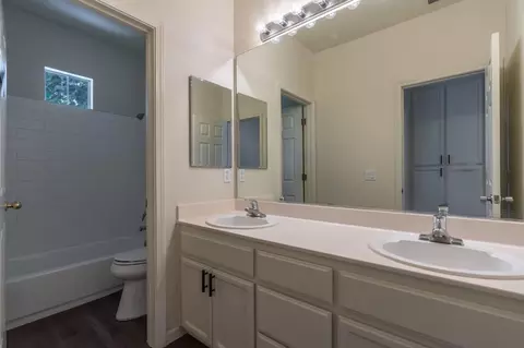 Bath - 1853 Lloyd C Gary Dr, Tracy, CA 95376 photo 2 of 3