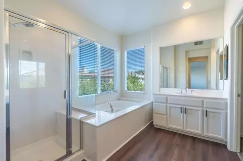 Bath - 1853 Lloyd C Gary Dr, Tracy, CA 95376 photo 3 of 3